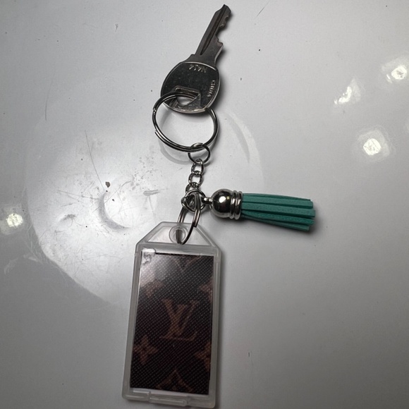 Embellished Key Chain - Picture 5 of 10